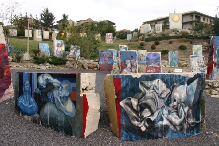Monoliti affrescati del Parco della Divina Commedia a Campobello di Licata