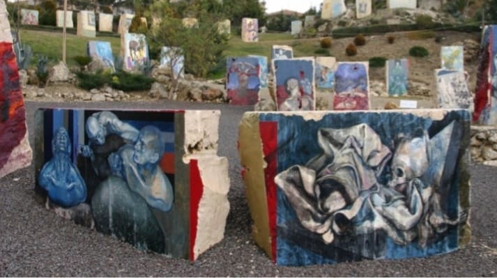 Scene della Divina Commedia affrescate sui massi